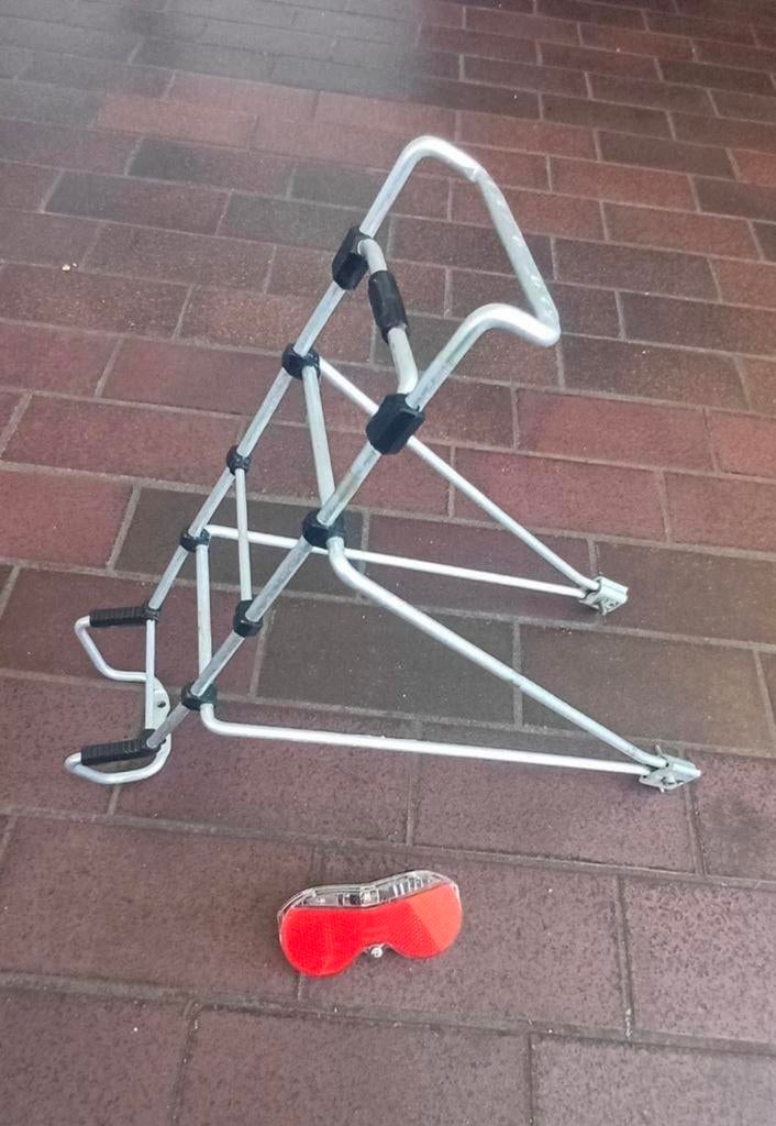 Fietsrek + rood achterlicht, Ophalen