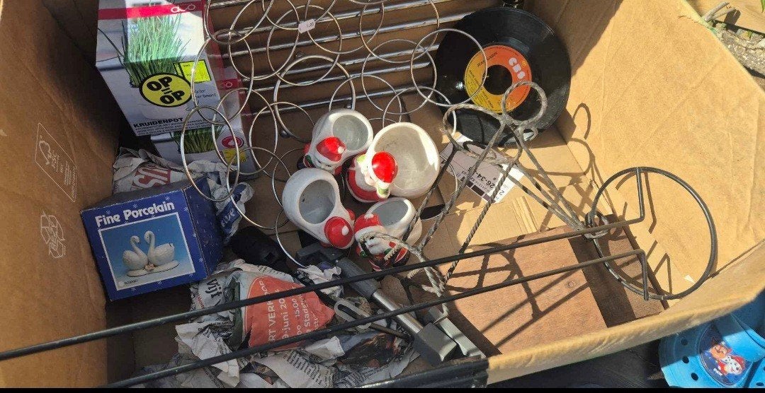 2 dozen vol rommelmarkt spulletjes, Diversen, Ophalen