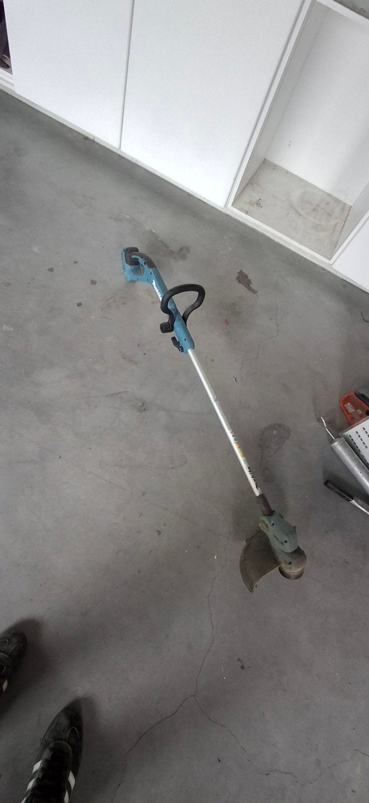 kantenmaaier makita op baterij, Ophalen