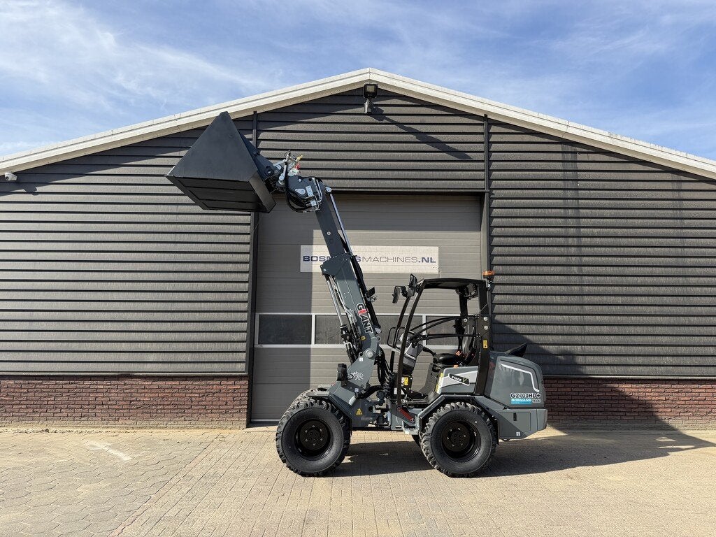 Giant G2700 TELE HD+ minishovel NIEUW €899 LEASE, Articles professionnels, Tobroco, Info@tobroco.nl, Sprendlingenstraat 57
5061 KM  Oisterwijk