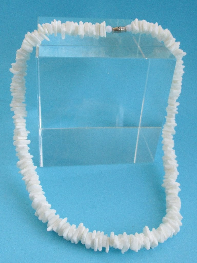 Ketting: KS24- WIT-Schelp Stukjes – v.a. 38 cm., Bijoux, Sacs & Beauté, Bijoux anciens, Collier, Autres matériaux, Envoi