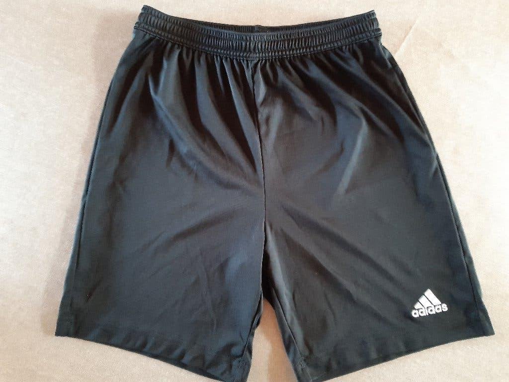 Zwarte short Adidas maat 164, Adidas, Garçon ou Fille, Enlèvement ou Envoi, Comme neuf