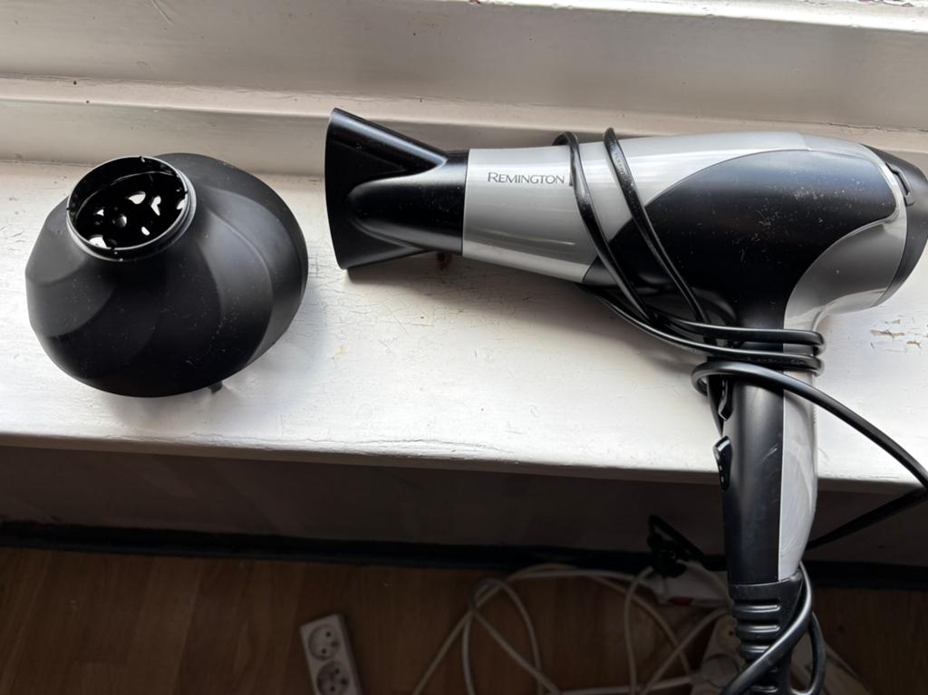 Haardroger Remington, Handtassen en Accessoires, Uiterlijk | Haarverzorging, Ophalen, Zo goed als nieuw, Haardroger