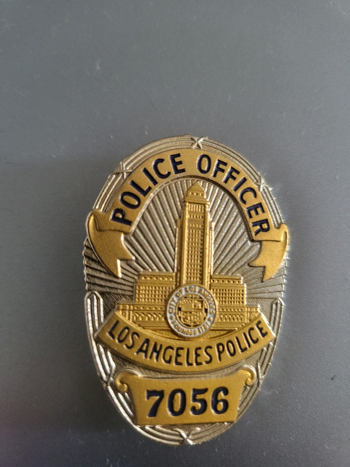 Insigne de policier du département de police de Los Angeles, Enlèvement