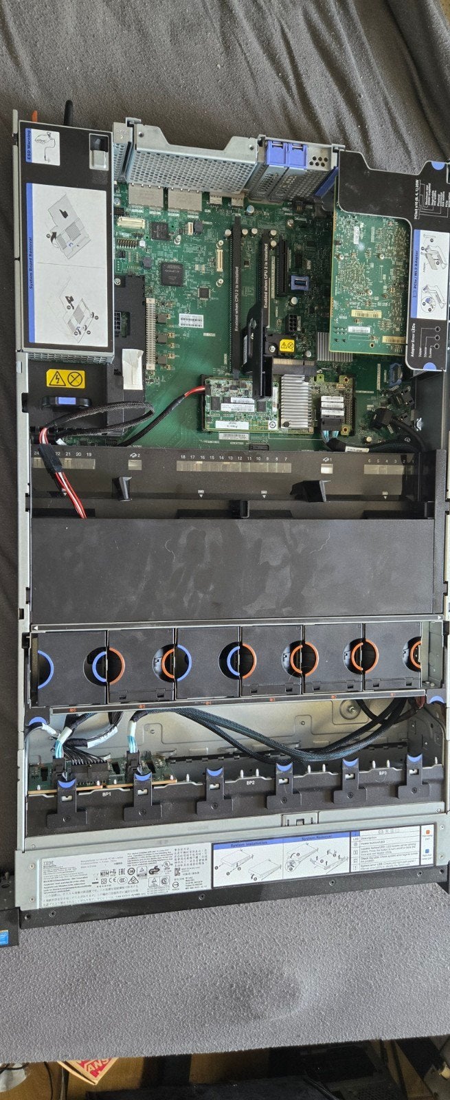 lenovo ibm x3650 m5 server, Informatique & Logiciels, Serveurs, Enlèvement