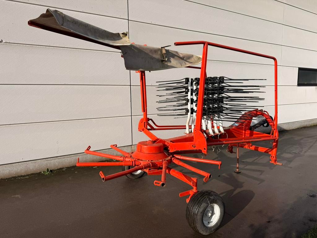 Râteau rotatif Kuhn GA381 GM en bon état, Articles professionnels, Agriculture | Outils, Enlèvement