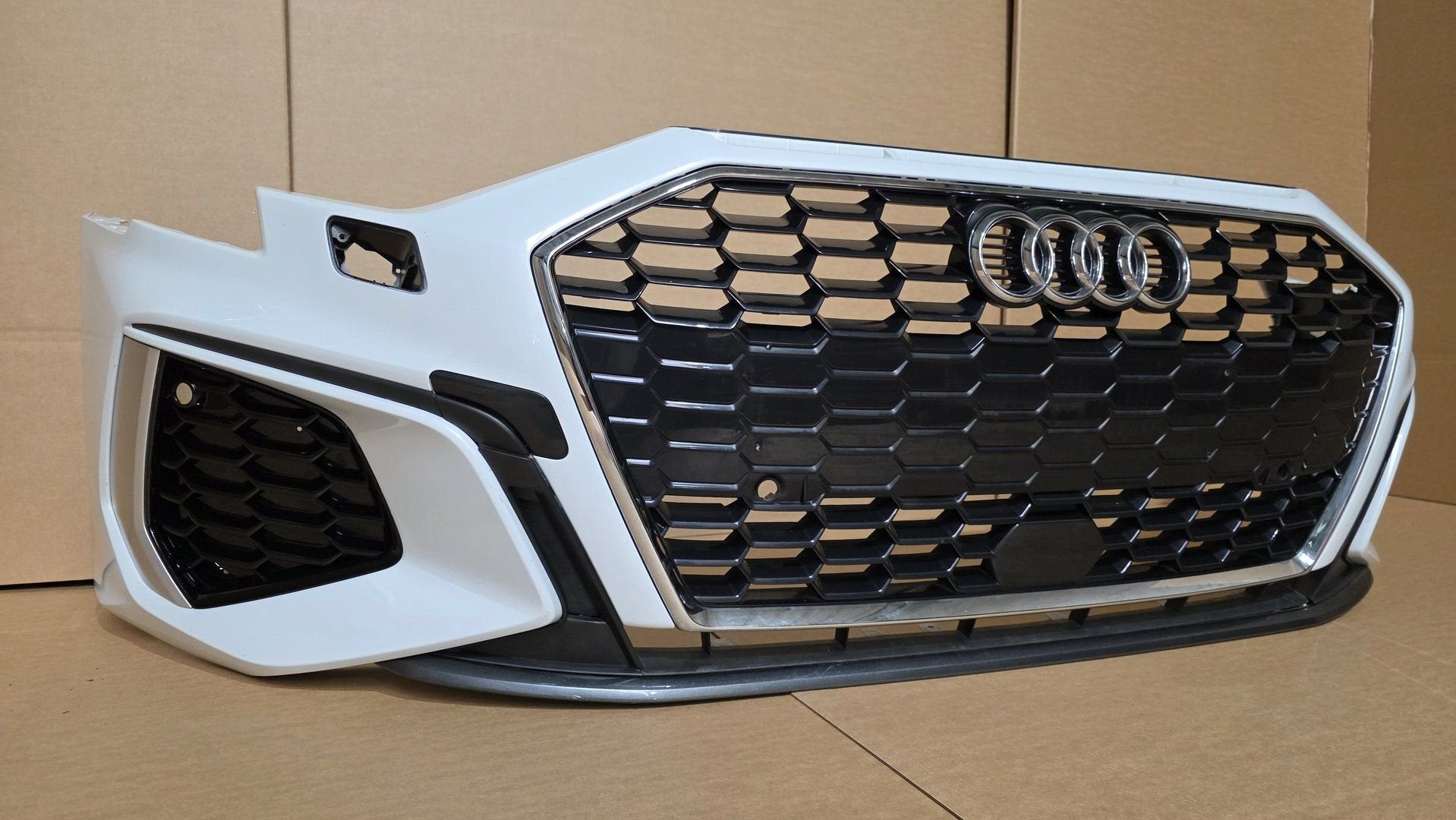Voorbumper Audi A3 8Y S-Line KLS 6xPDC ORGINEEL BUMPER, Gebruikt, -, Voor, Ophalen of Verzenden