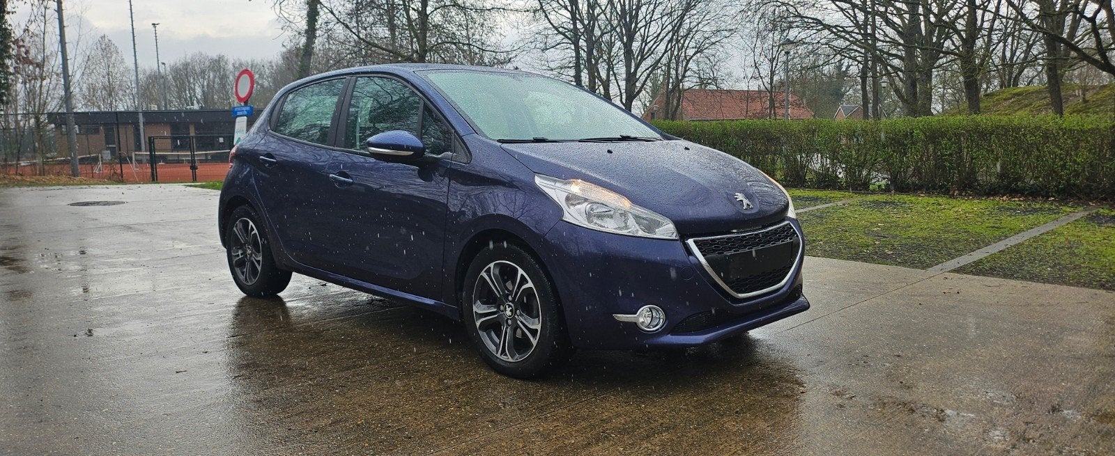 Peugeot 208  1.2 Benzine Bj.2014 Met 81.000 Km. Garantie!!, Auto's, Voorwielaandrijving, Stof, Blauw, Bedrijf