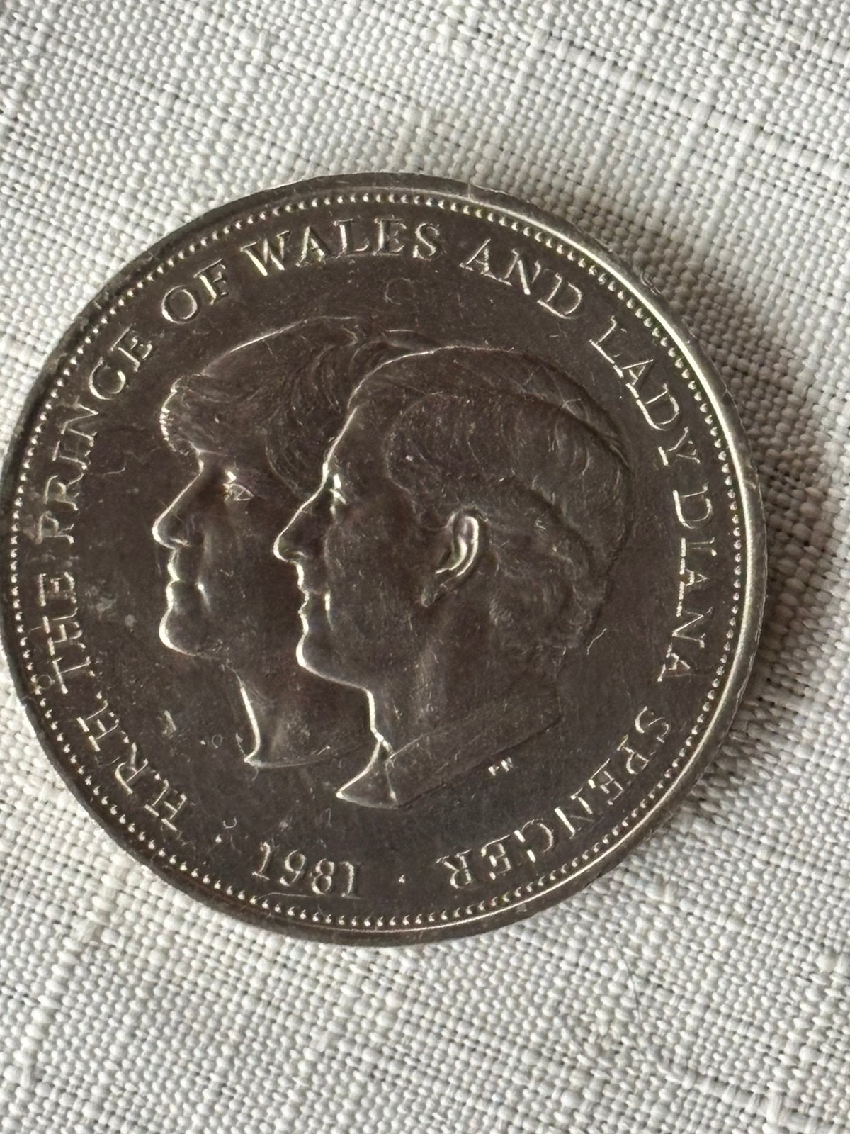 Herdenkingsmunt huwelijk Charles en Diana, Postzegels en Munten, Ophalen of Verzenden