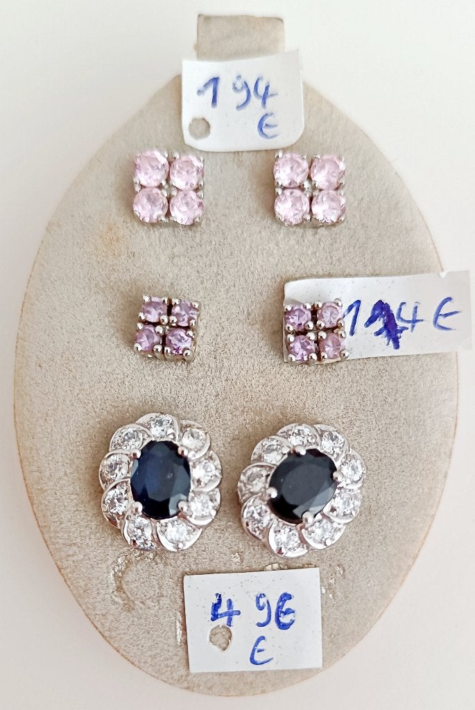 Boucles d'oreilles or blanc 18K + pierre de couleur, NEUVES, Bijoux, Sacs & Beauté, Enlèvement ou Envoi, Or, Avec pierre précieuse