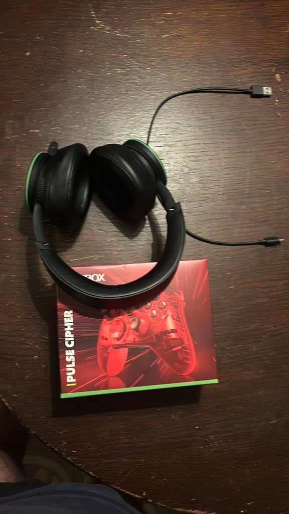 Xbox x series kastje nieuw en koptelefoon van xbox, Enlèvement, Comme neuf