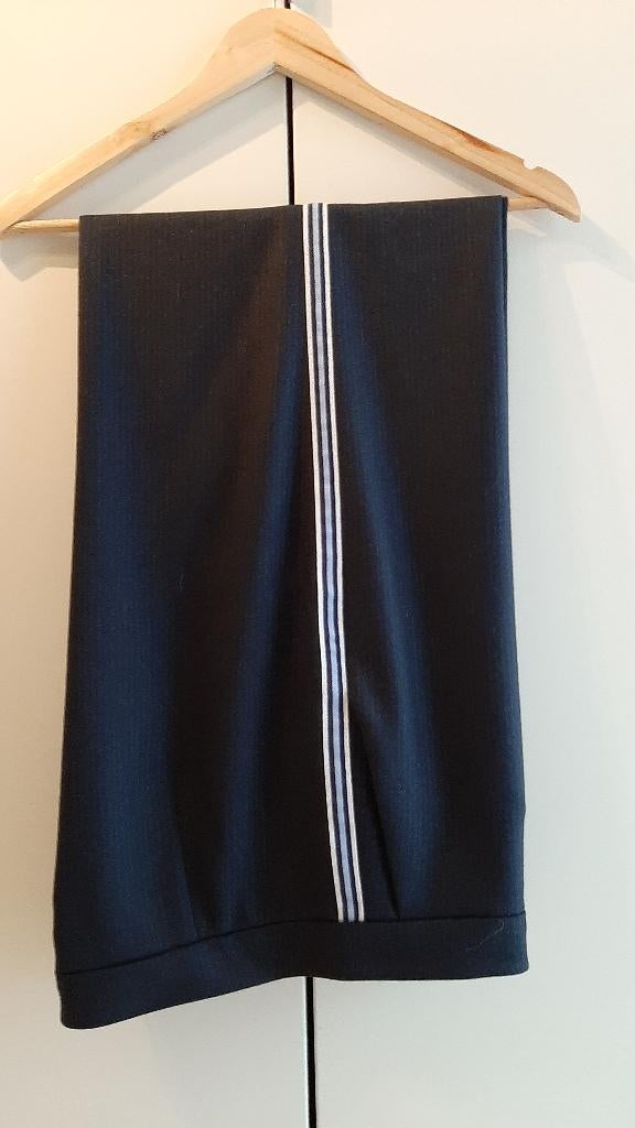 Te koop: Mooie blauwe broek van "Mayerline, Amèline" Navy 42, Taille 42/44 (L), Neuf, Enlèvement, Longs