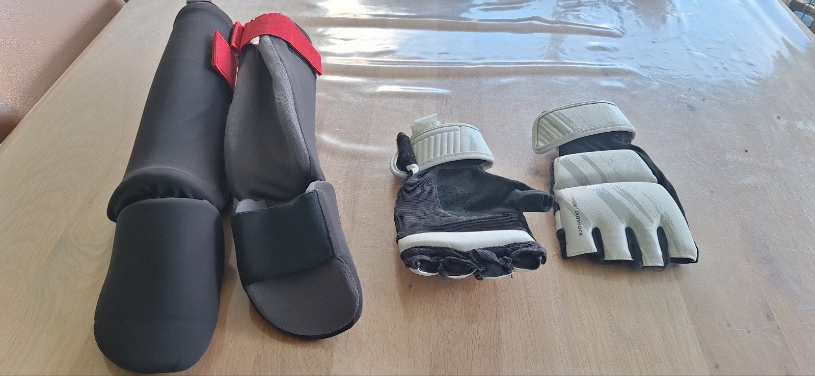 Handschoenen en scheenbeschermers, Enlèvement ou Envoi, Judo, Comme neuf, Protection pour arts martiaux