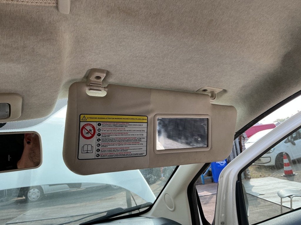 ZONNEKLEP Ford Ka II (|1570922|9S51B04100CA38MB|), Gebruikt, Henry-Ford-Straße  1
50735  Köln, DE, Ford-Werke GmbH, Kunden@ford.com