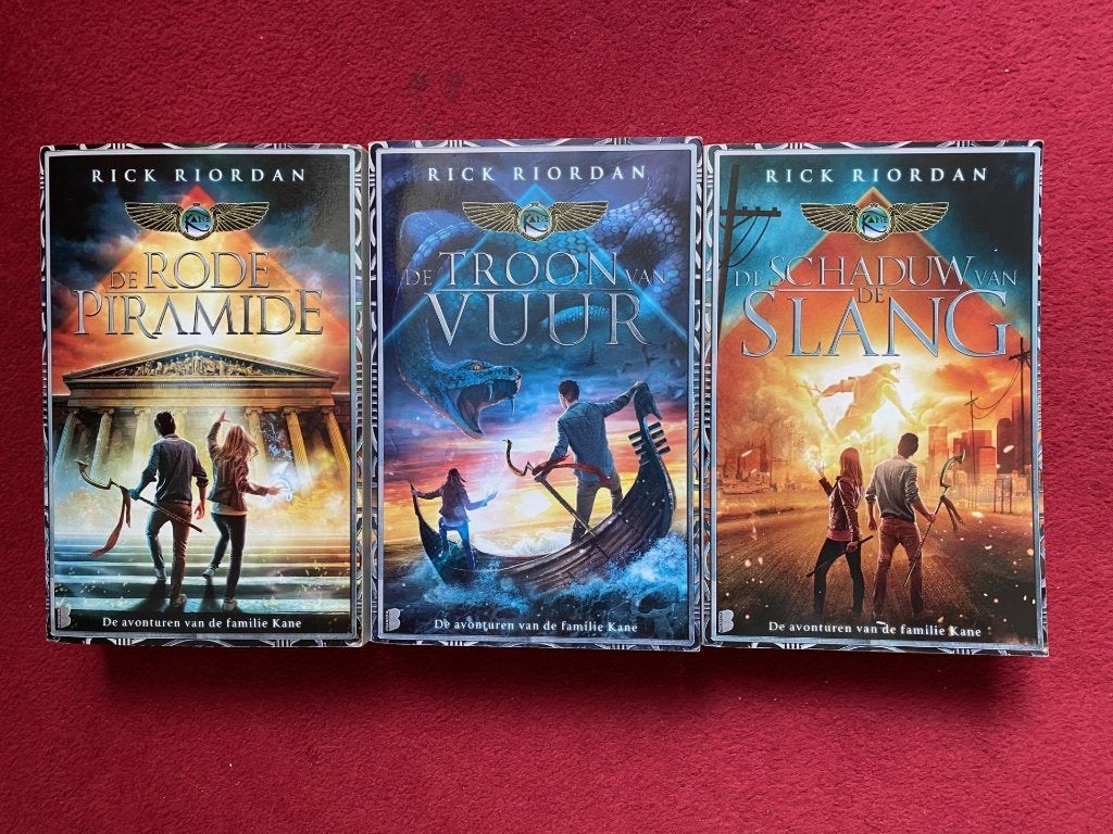 RICK RIORDAN DE AVONTUREN VAN DE FAMILIE KANE,DE COMPLETE TR, Boeken, Ophalen of Verzenden