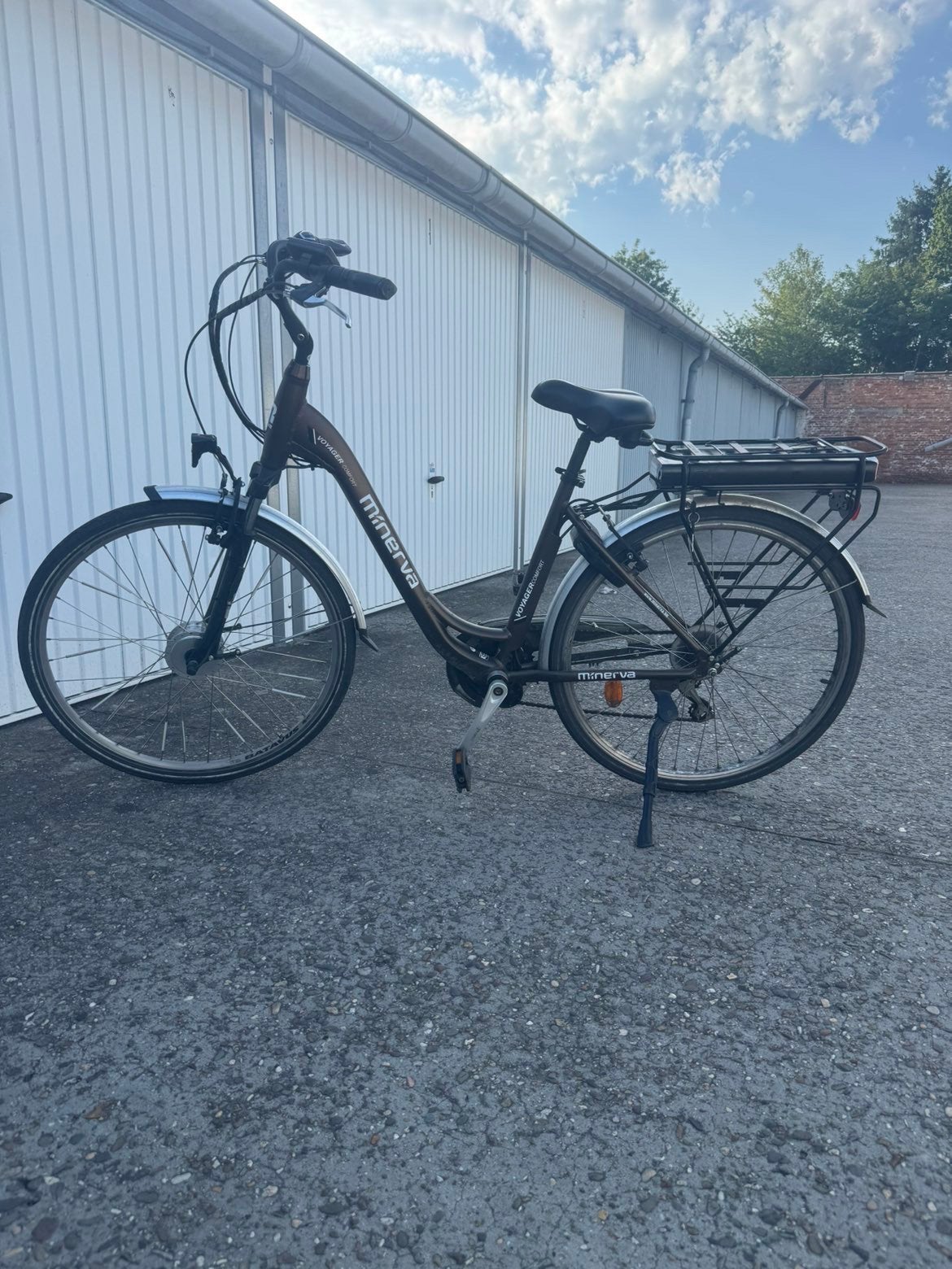 VÉLO ÉLECTRIQUE MINERVA AVEC MOTEUR AVANT, Enlèvement, Comme neuf