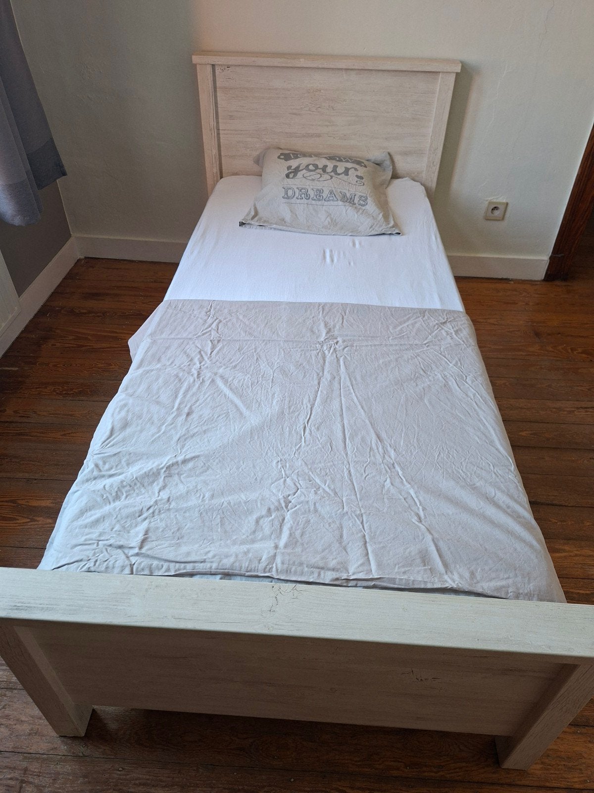 1 persoonsbed + kledingskast, Huis en Inrichting, Ophalen, Eenpersoons, Crème, Landelijk