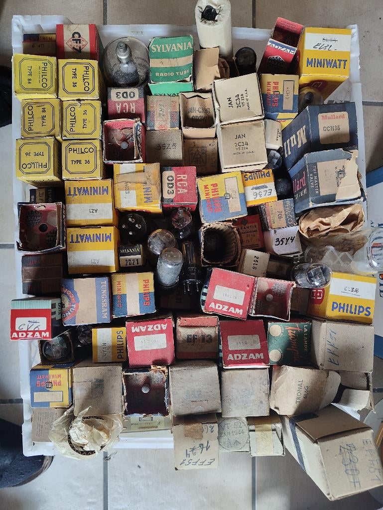 Doos met allerlei buizen, Ophalen