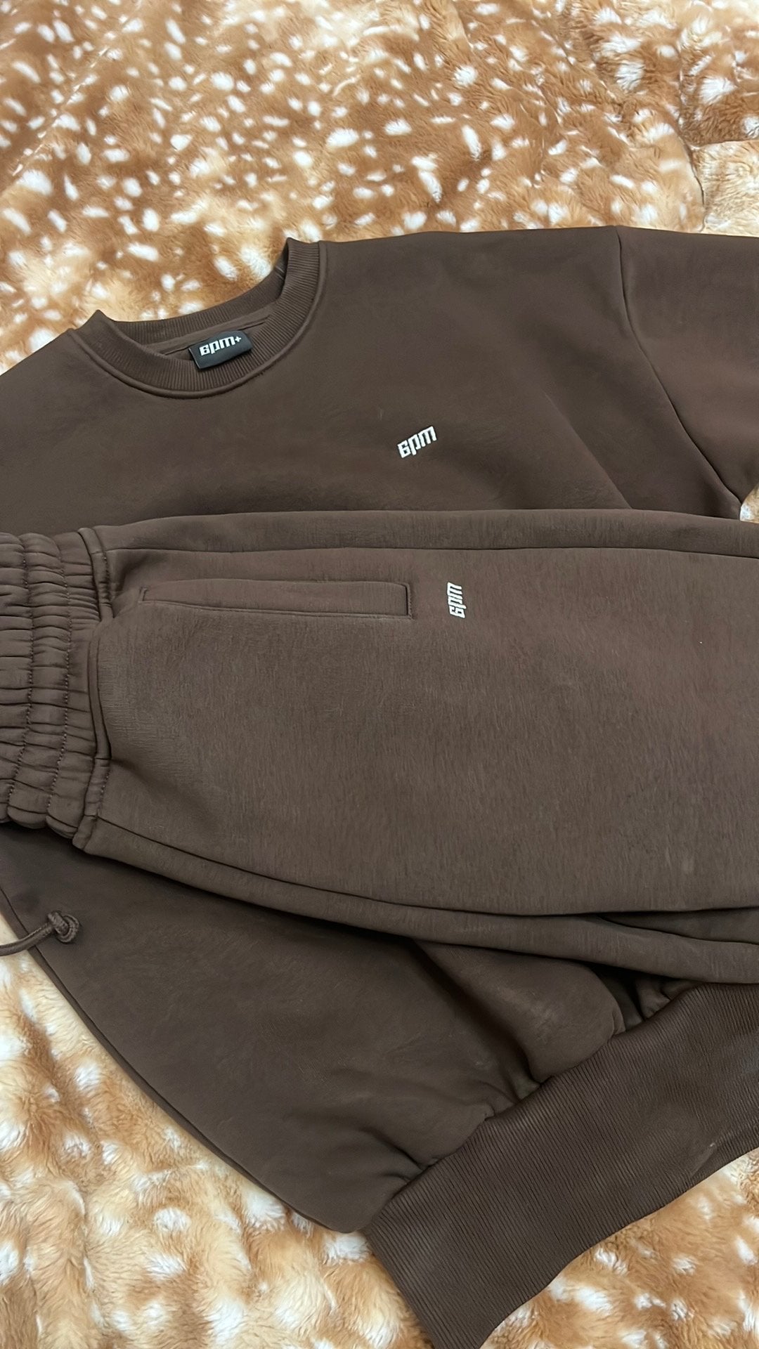 6pm set crew neck and cuff joger chocolate brown, Kleding | Dames, Ophalen, Zo goed als nieuw