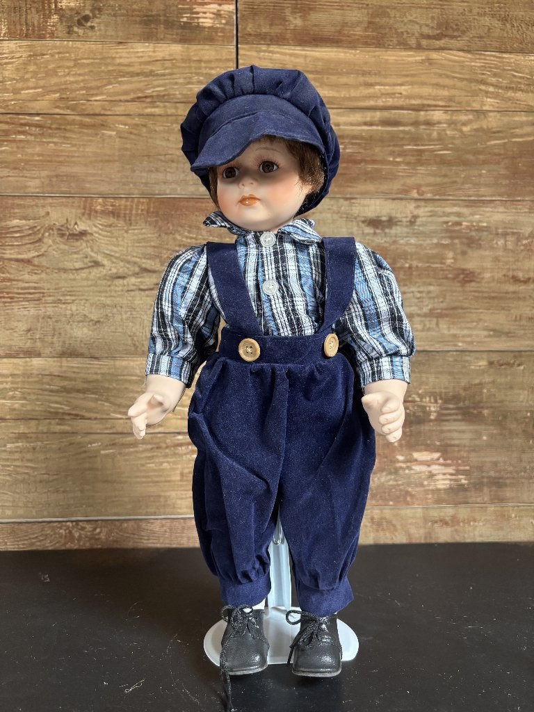 Porseleinen verzamelpop jongen met originele kleding, Verzamelen, Poppen, Ophalen, Zo goed als nieuw, Pop