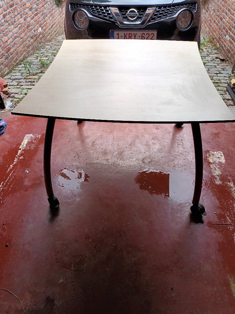 table ou bureau sur roulettes, Enlèvement