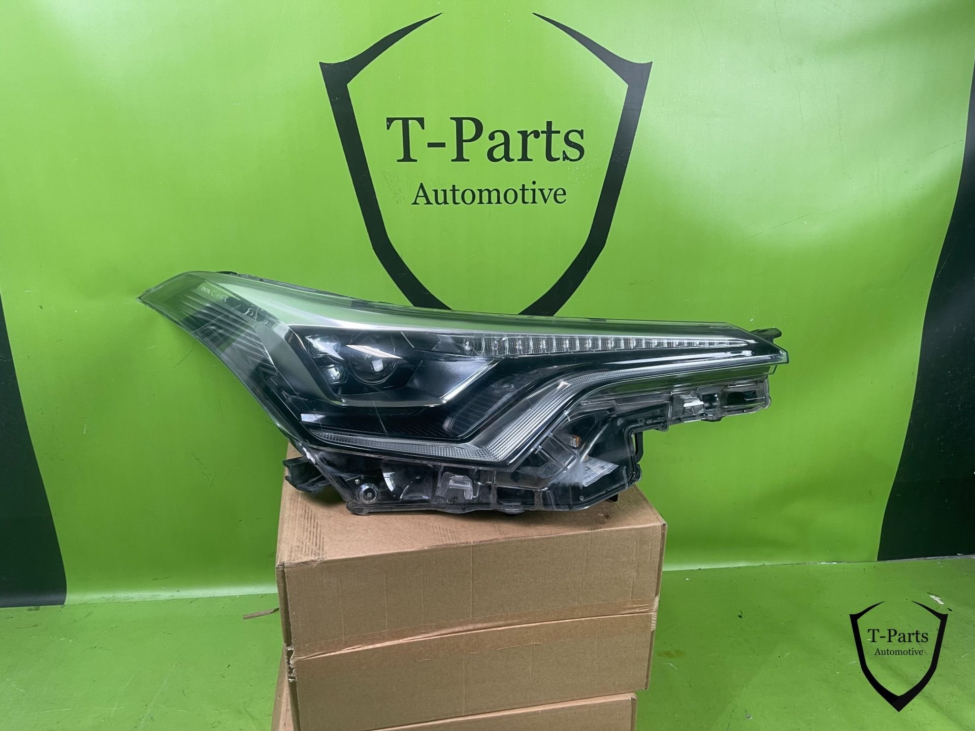 toyota c-hr koplamp rechts lamp 81110F407100, Auto-onderdelen, Info@fabrikant.eu, Toyota, Fabrikantstraat 1
1000 AA  Amsterdam