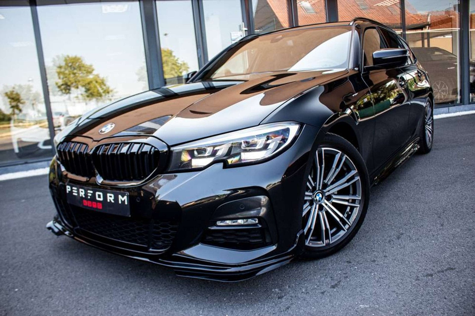 BMW 320 iAS*TOURING*M-PACK*TREKHAAK*AMBIENT LIGHT*, Automaat, Gebruikt, 4 cilinders, https://public.car-pass.be/vhr/7af8668f-1e3f-427d-bac2-a13b060dc668