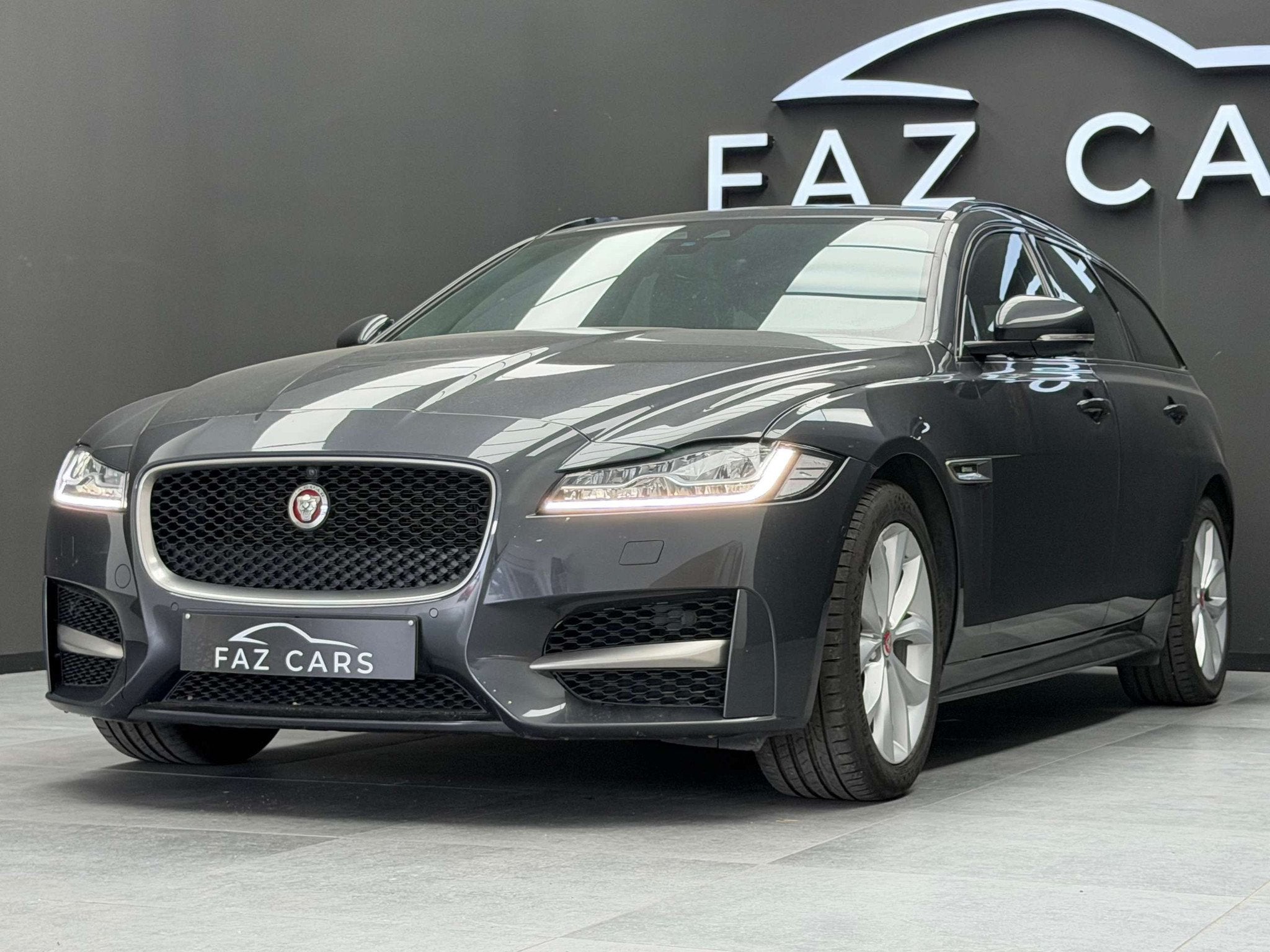 Jaguar XF Sportbrake 2.0 D AWD R-Sport * 1ER PROP *, Auto's, Jaguar, Automaat, 4 cilinders, XF, Bedrijf