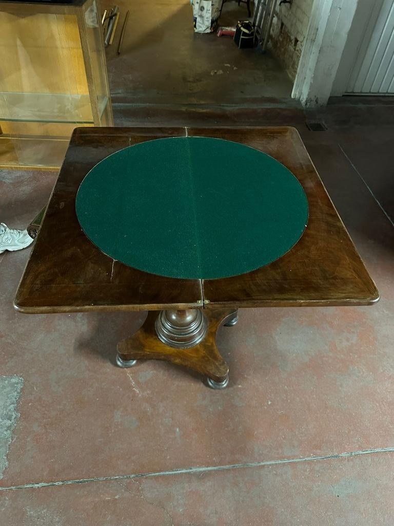 Table à jeu ancienne en acajou – plateau pliant, Enlèvement