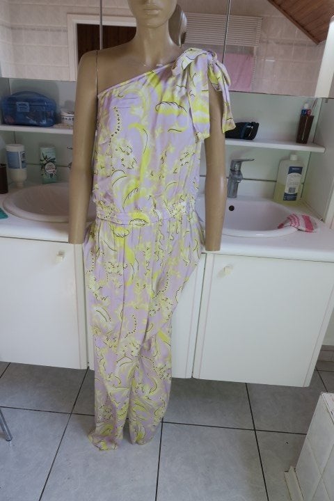 Jumpsuit nieuw print geel paars off-schouder Her. mt 42, Vêtements | Femmes, Combinaisons, Enlèvement ou Envoi, Her., Multicolore