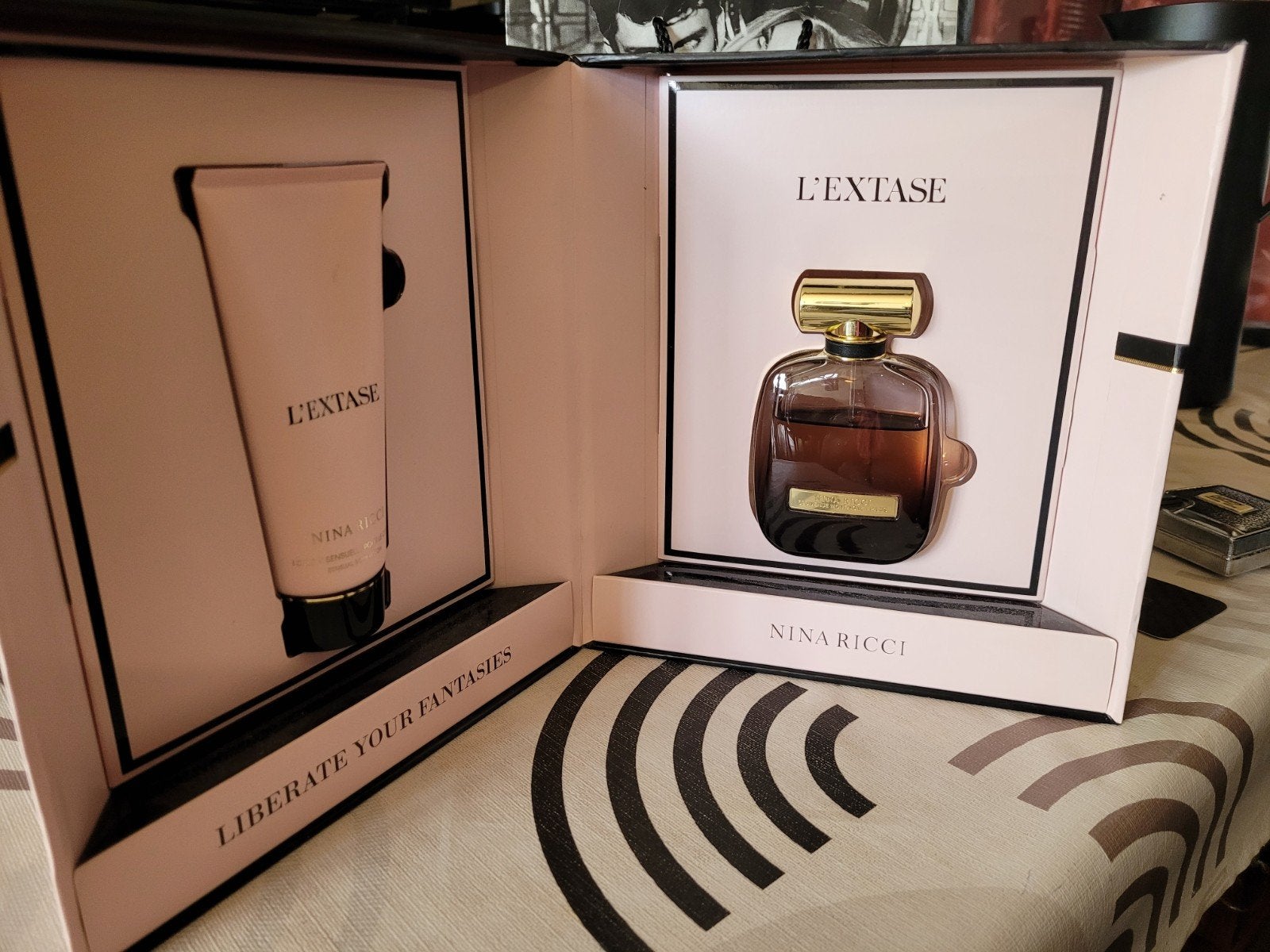 Boxset „L'Extase” van NINA RICCI., Verzamelen, Ophalen, Parfumfles