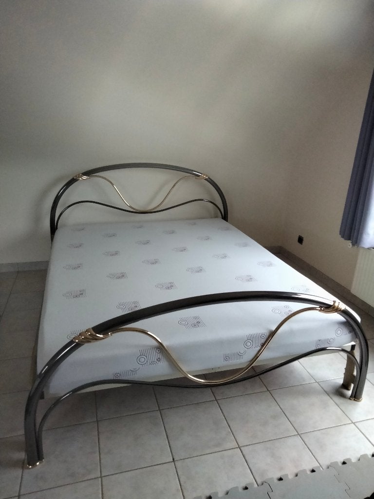 Metalen bed, Ophalen