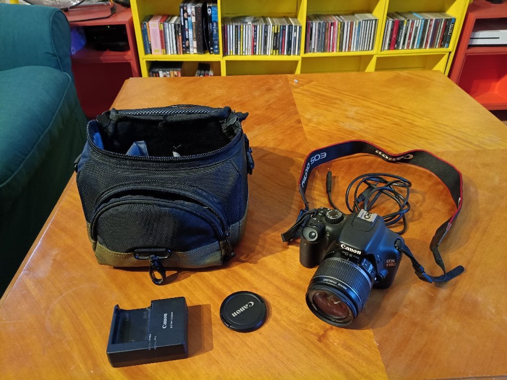 Canon EOS 550D avec Objectif EF-S 18-55mm, Sac, Batterie, Stabilisation d'image, 18 mégapixels, Canon, 4 à 7 fois