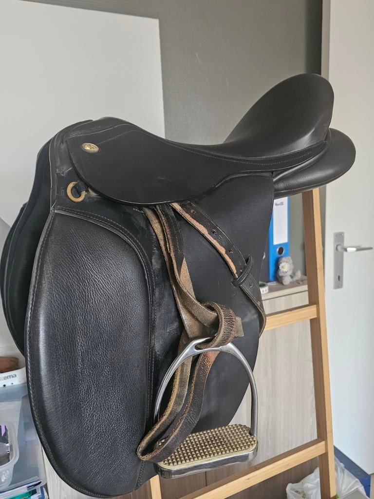 Selle polyvalente noire Knight Rider de 17 pouces, Animaux & Accessoires, Enlèvement