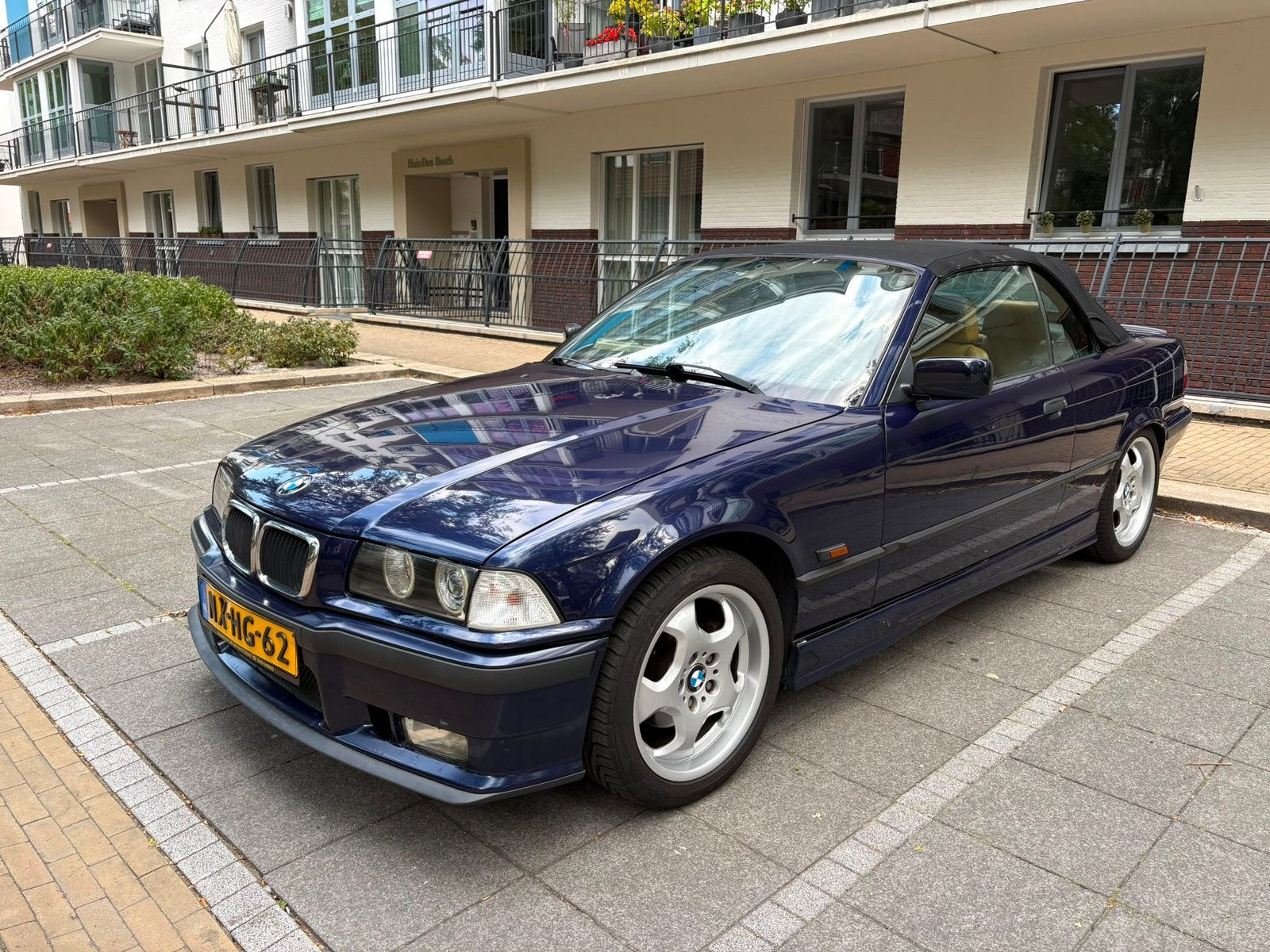 BMW 3-Serie 2.0 I 320 Cabriolet AUT  150PK APK 30 april 2028, Auto's, BMW, Automaat, 4 zetels, Cabriolet, Blauw