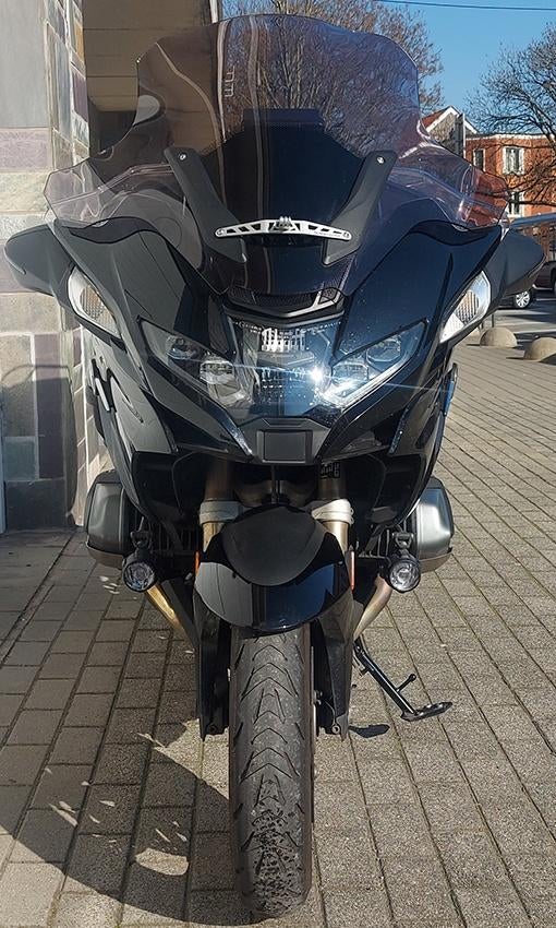 BMW R 1250 RT — Black Storm Mettallic 2 (Triple Black Pack), Motoren, Motoren | BMW, Handvatverwarming, 2 cilinders, 1254 cc, Nieuw