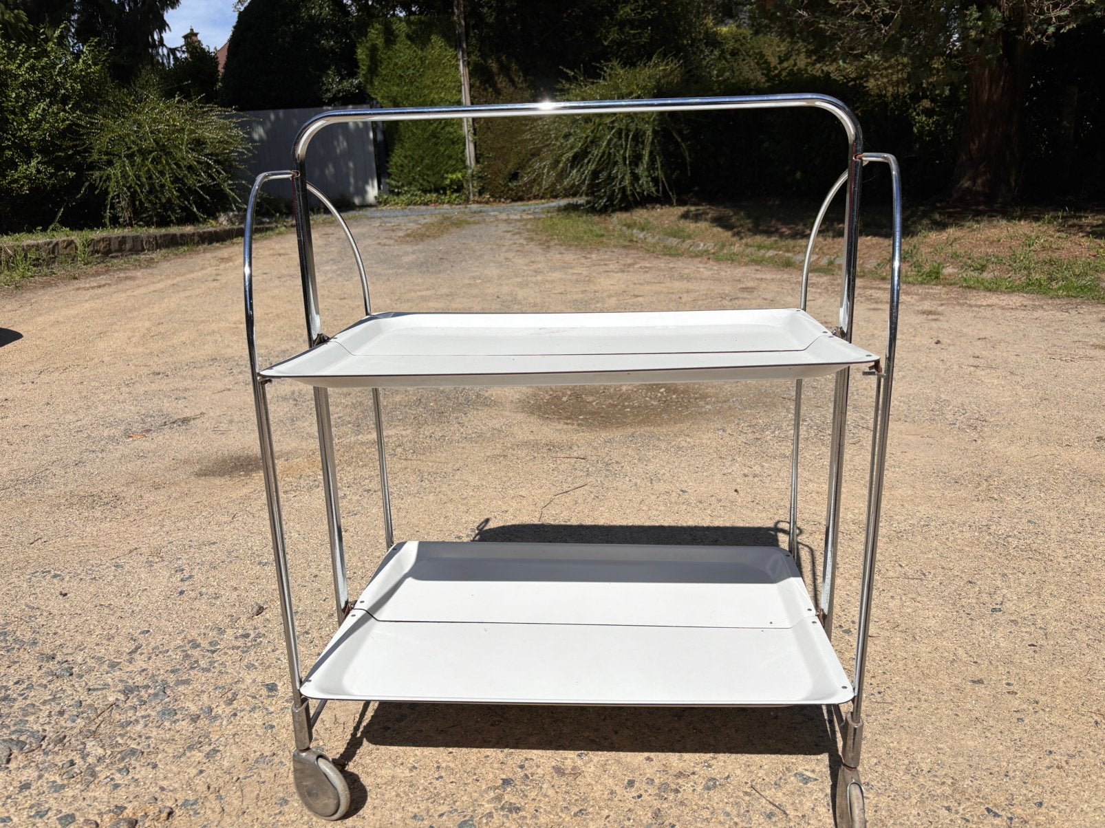 Table desserte annees 70 sur roulette, Maison & Meubles, Tables | Dessertes, 25 à 50 cm, 70s, 50 à 100 cm, Enlèvement