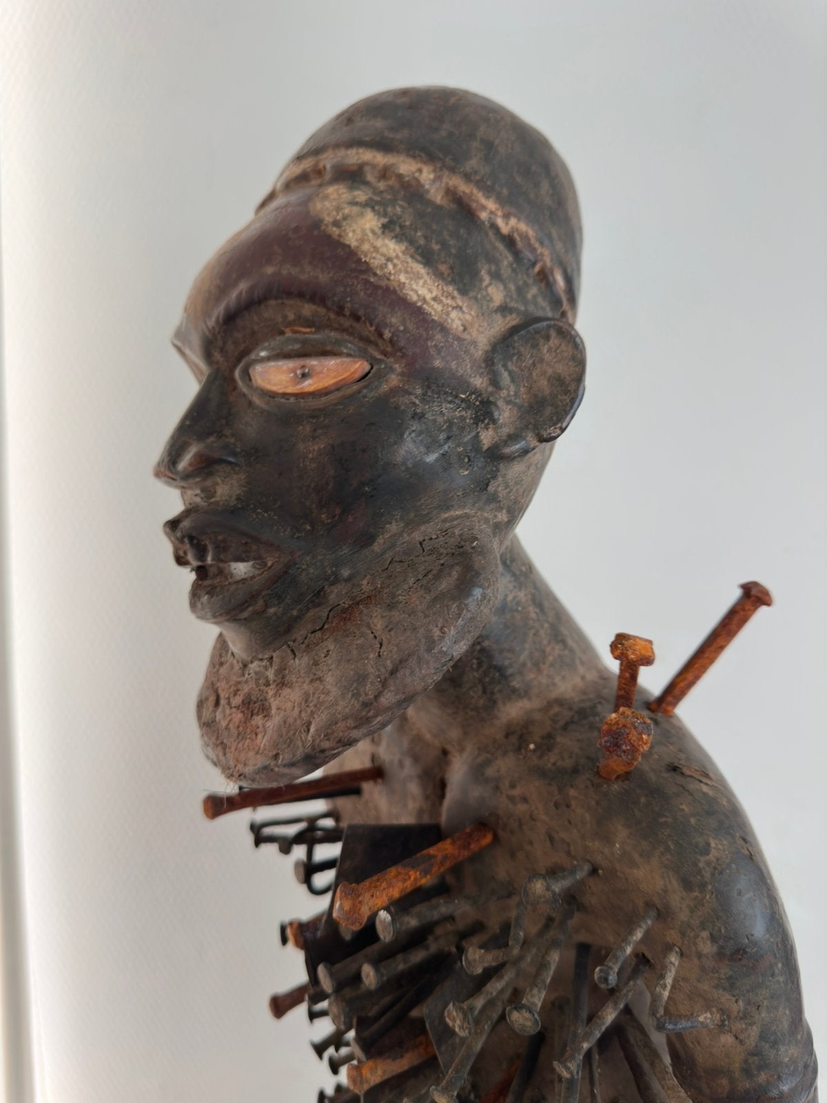 Bakongo Shilango Nkisi Nkondi Fétiche Bakwanga collectie, Antiek en Kunst, Afrika, Ophalen of Verzenden, Beeld, Metaal