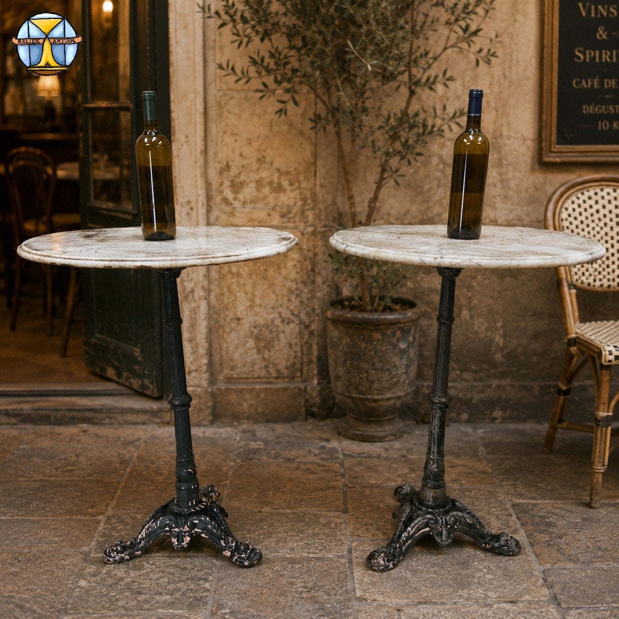 2x Antieke Franse Bistro Tafel Marmeren Blad Gietijzer voet, Ophalen of Verzenden