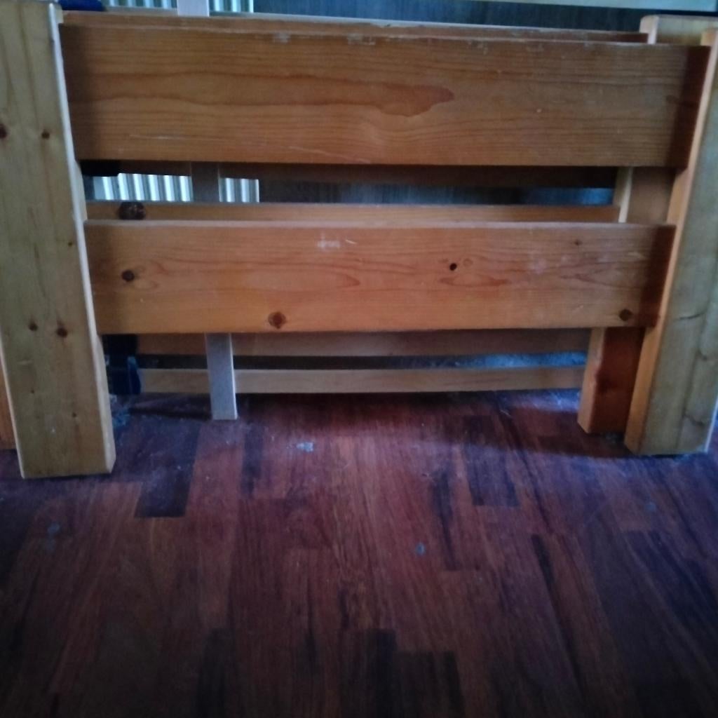 Hout van een bed, Ophalen, Gebruikt, Hout