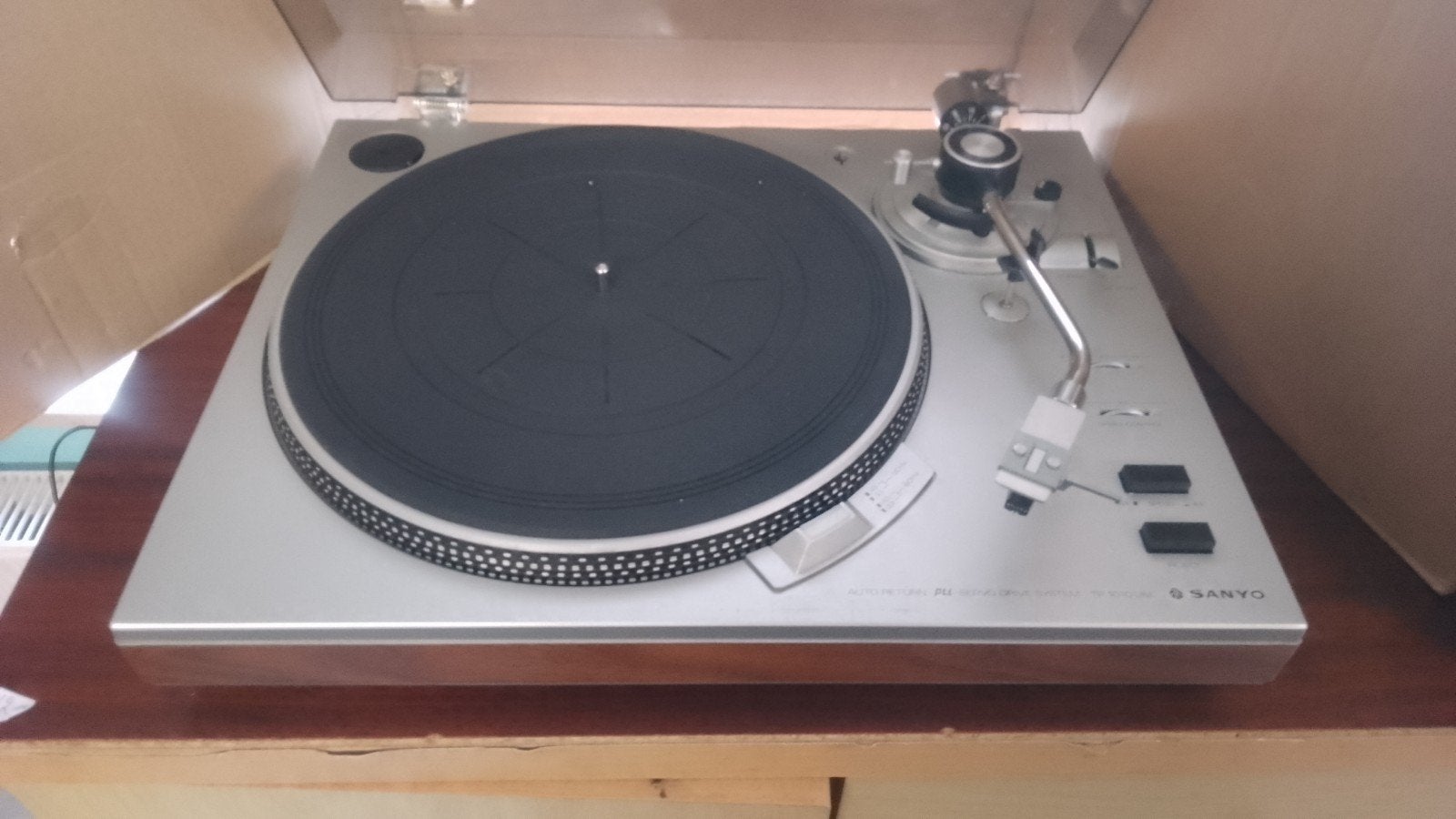Prachtige platen speler sanyo nieuwe naald koopje, TV, Hi-fi & Vidéo, Tourne-disques, Enlèvement, Tourne-disque