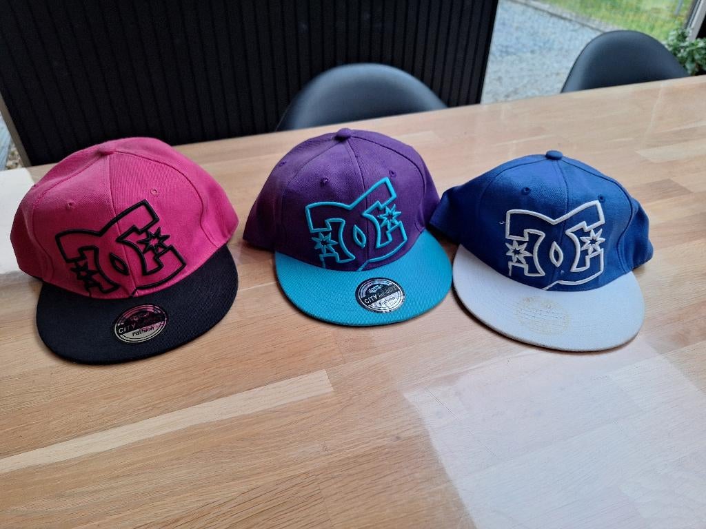 DC petten 3x, Ophalen of Verzenden, Gedragen