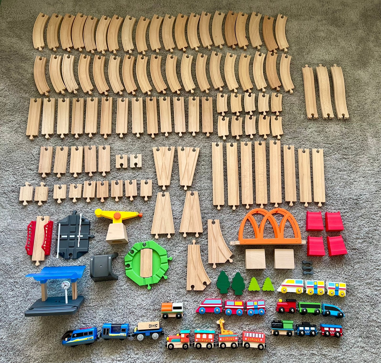 Ikea houten treinset + elektrische locomotief, Kinderen en Baby's, Ophalen, Zo goed als nieuw