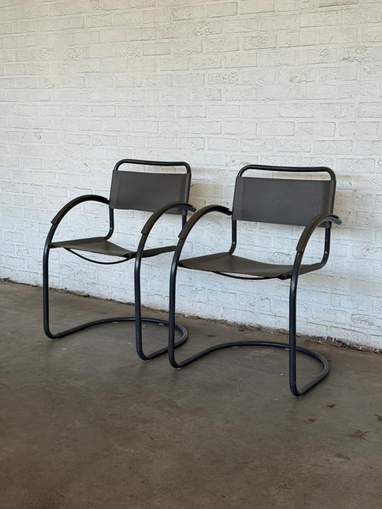 Paire de fauteuils vintage cantilever acier tubulaire cuir, Enlèvement