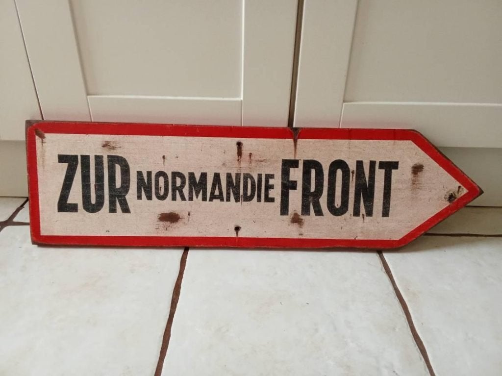 Panneau allemand WW2 German road sign : ZUR NORMANDIE FRONT, Enlèvement ou Envoi