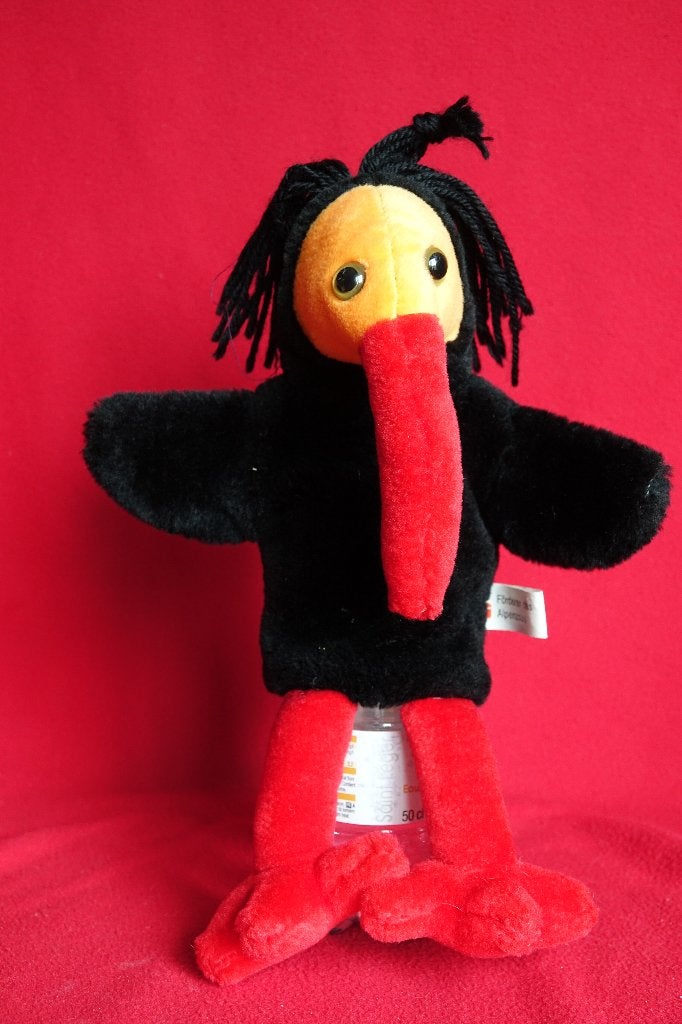 zachte handpop zwarte vogel met lange rode bek, Kinderen en Baby's, Overige karakters, Overige typen, Ophalen of Verzenden, Zo goed als nieuw