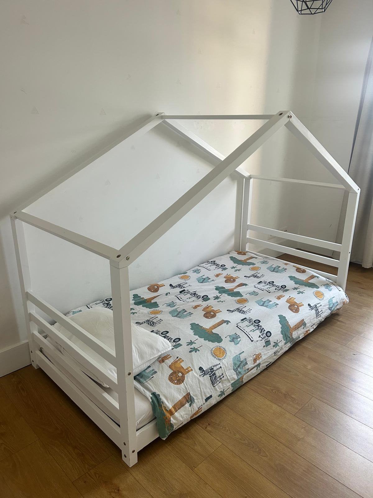 Kinderbed + toebehoren, Ophalen, Zo goed als nieuw, Matras