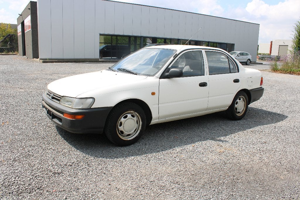 TOYOTA COROLLA OLDTIMER 4 DEURS 1,3 BENZINE, Autos, Achat, 4 portes, Entreprise, Corolla