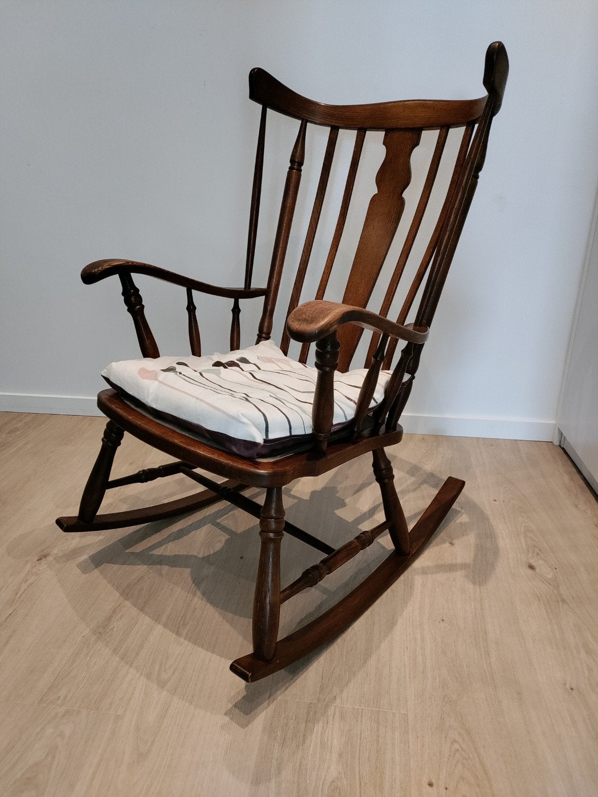 Retro houten schommelstoel, Ophalen