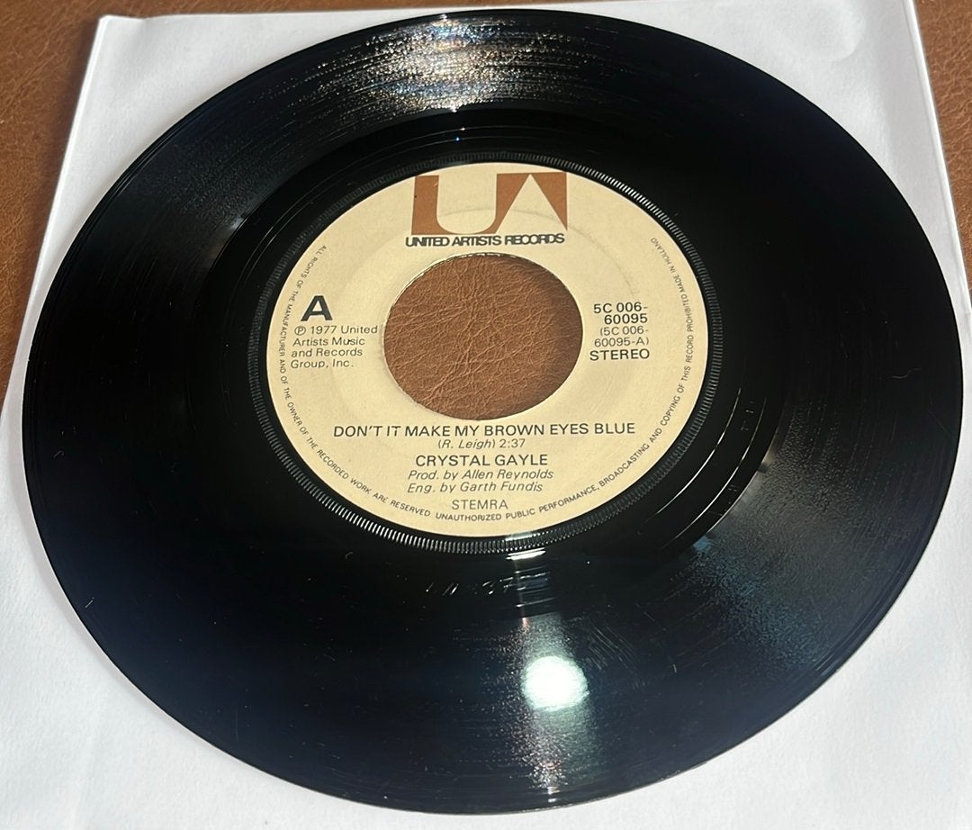 Crystal Gayle ‎– Don't It Make My Brown Eyes Blue - 7” vinyl, Ophalen of Verzenden, Gebruikt, Single